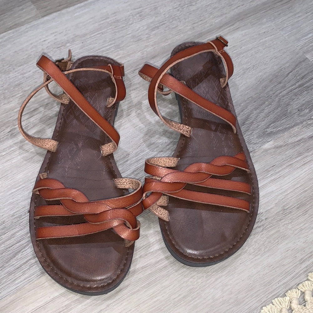 🌴 Never worn!! Size 8